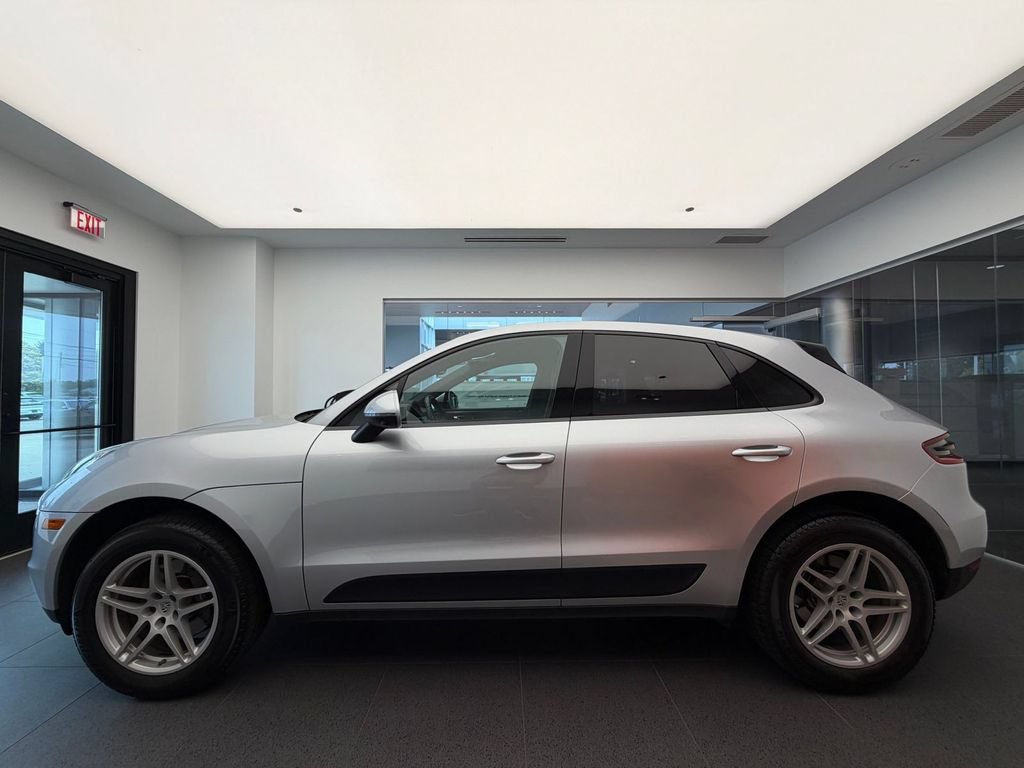 Used 2017 Porsche Macan AWD/4WD image 2
