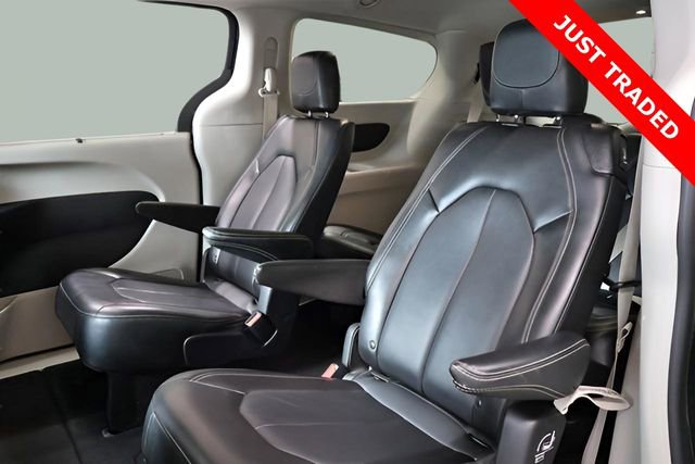 Used 2024 Chrysler Pacifica Touring-L image 16
