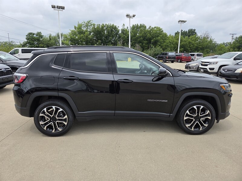 Used 2022 Jeep Compass Limited AWD/4WD image 2