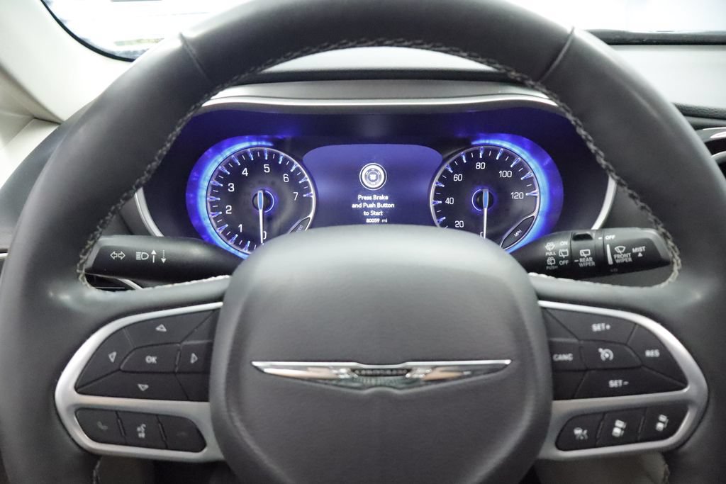 Certified 2023 Chrysler Pacifica Touring-L FWD image 28