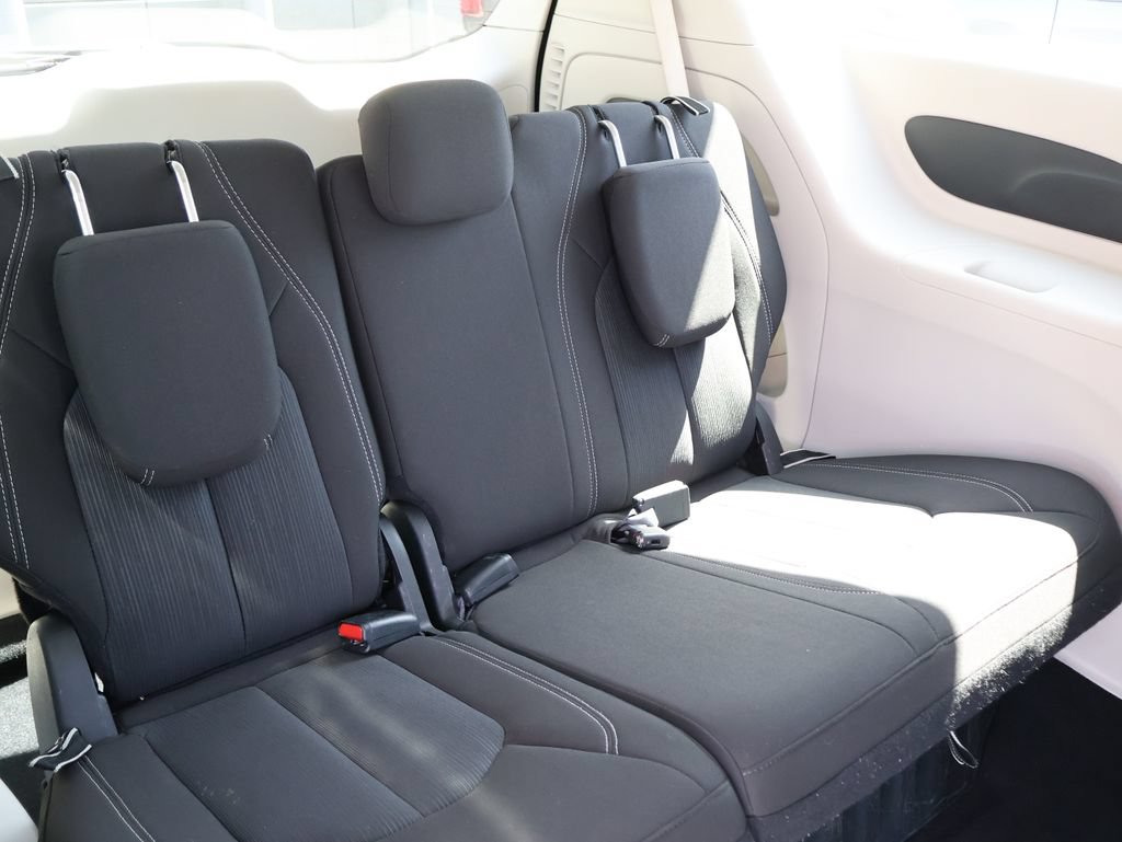 Used 2023 Chrysler Voyager LX FWD image 12