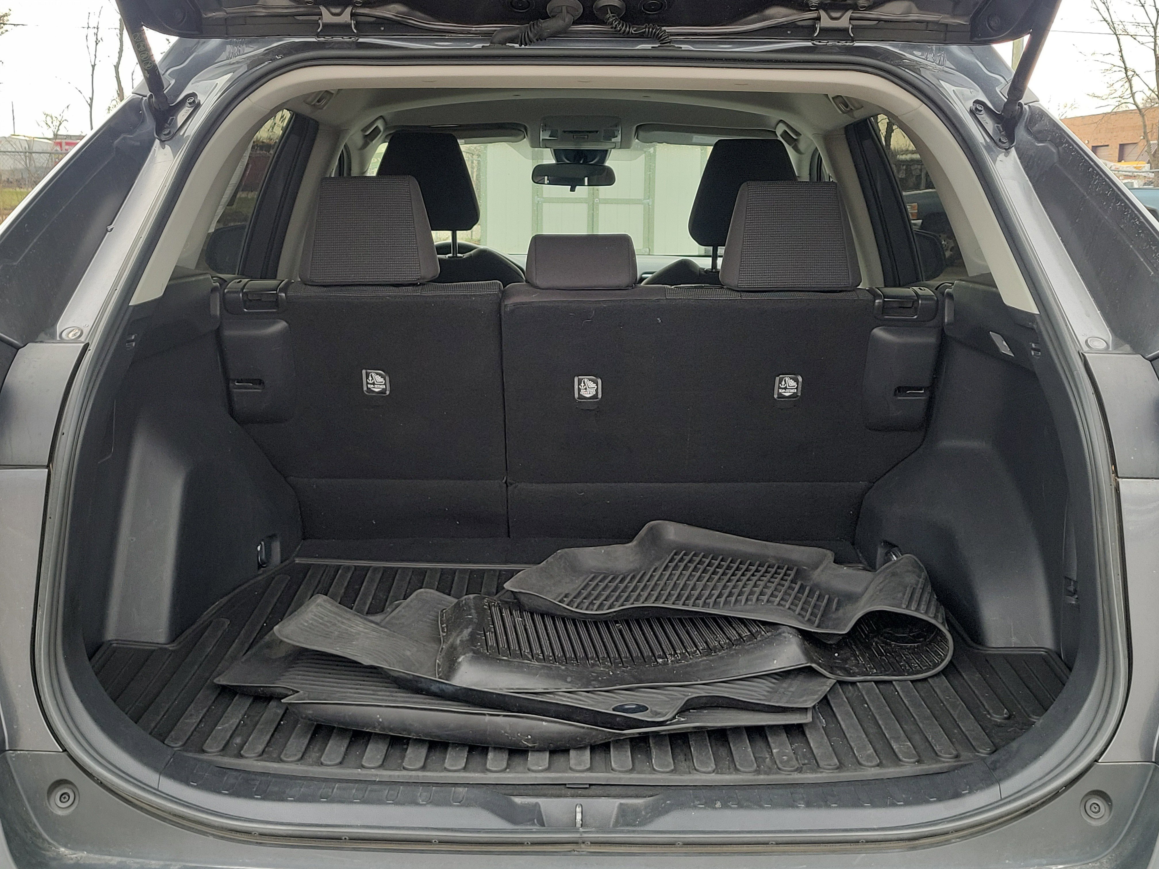 Used 2021 Toyota RAV4 LE image 8