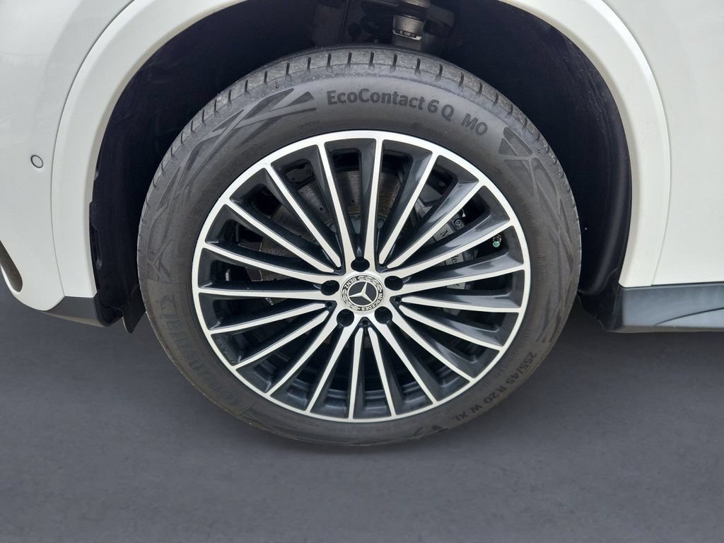 Used 2024 Mercedes-Benz GLC 300 4MATIC image 8