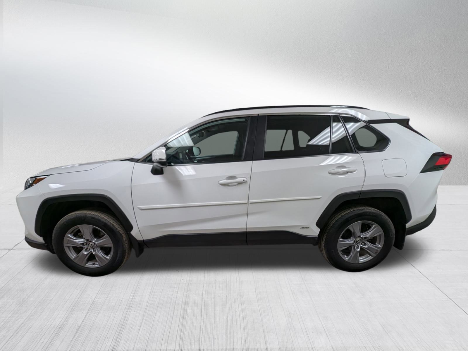 Used 2022 Toyota RAV4 XLE image 2