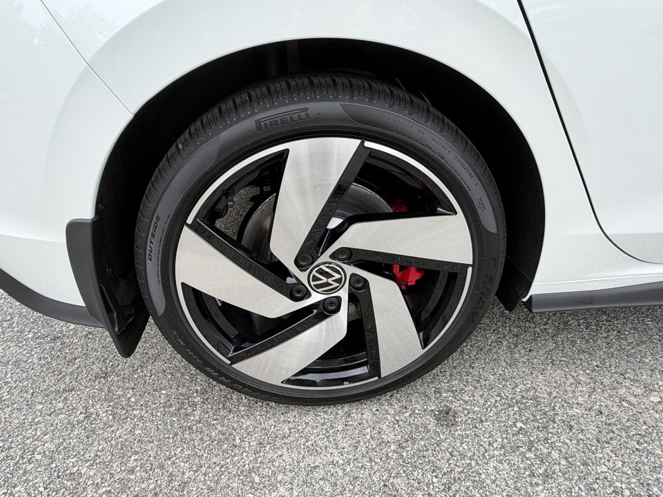 New 2026 Volkswagen Golf SE FWD image 23