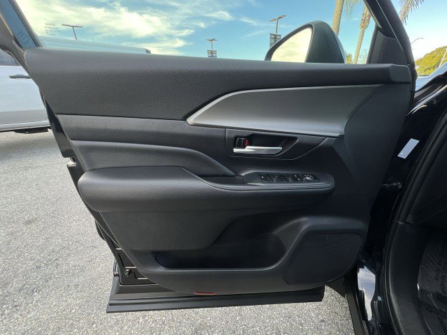 Used 2025 Toyota Grand Highlander AWD image 21