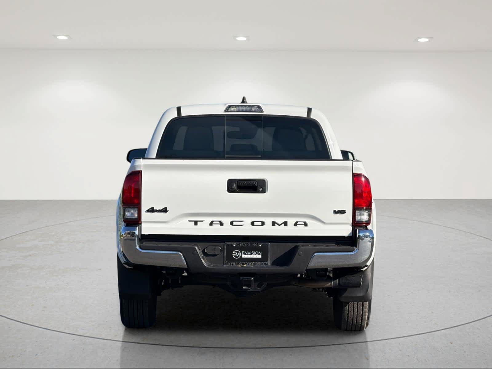 Used 2022 Toyota Tacoma SR5 AWD/4WD image 4