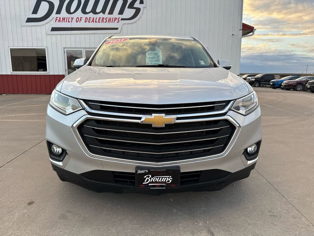 Used 2021 Chevrolet Traverse LT w/ LPO, Cargo Package AWD/4WD image 2