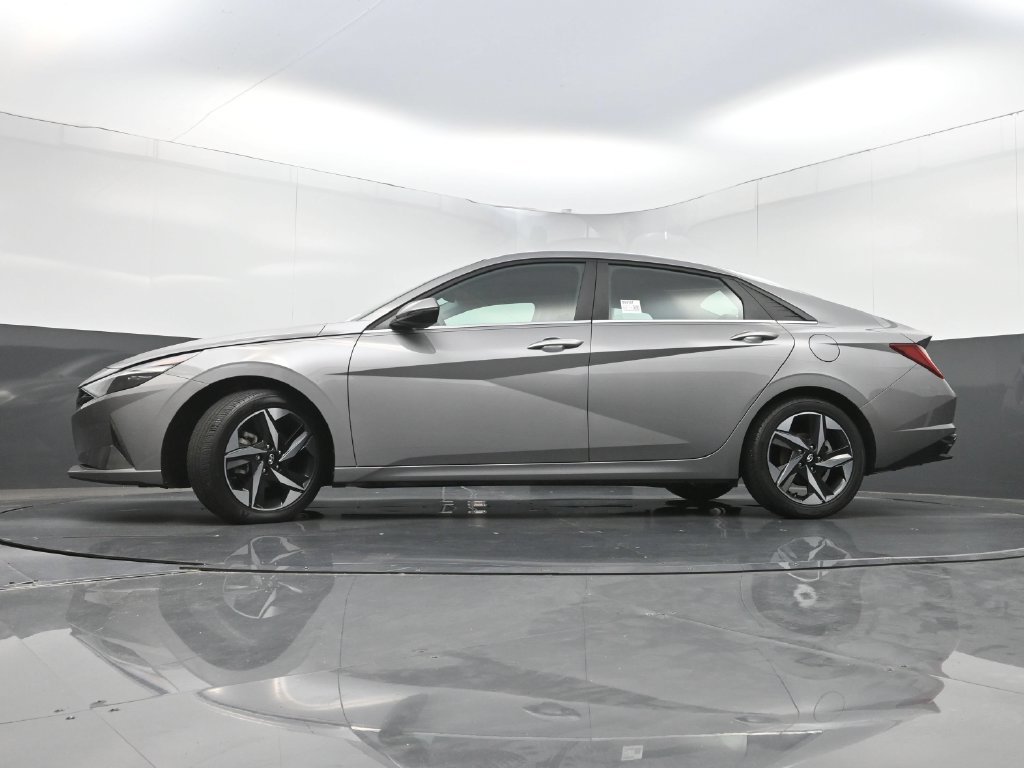 Used 2022 Hyundai Elantra Limited FWD image 28