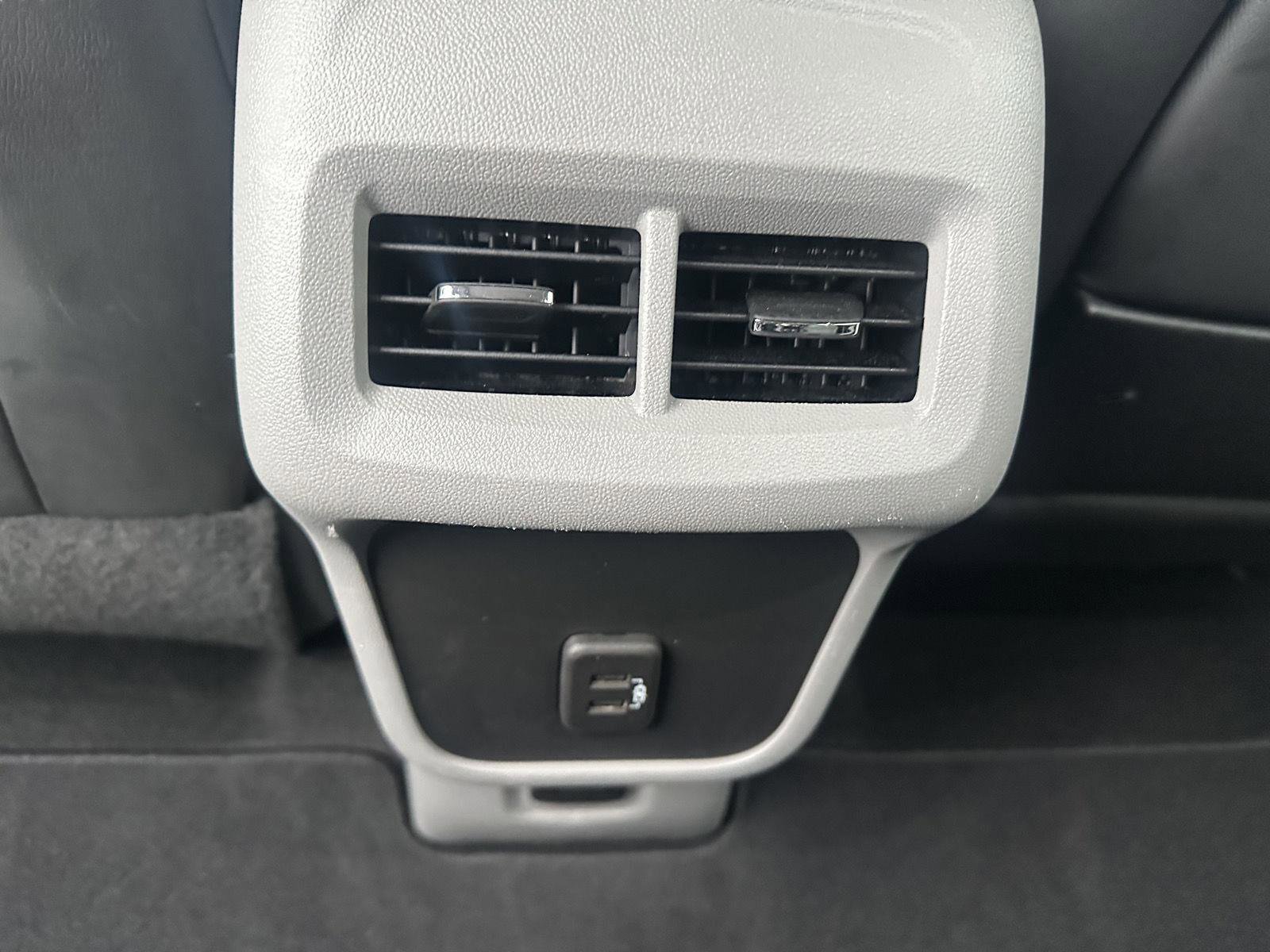 Used 2022 GMC Terrain SLT w/ Infotainment Package II image 18