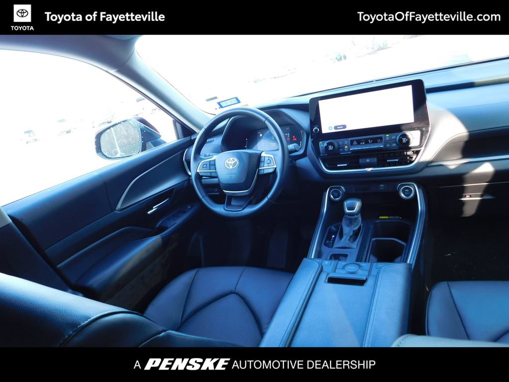 Used 2025 Toyota Grand Highlander FWD image 3