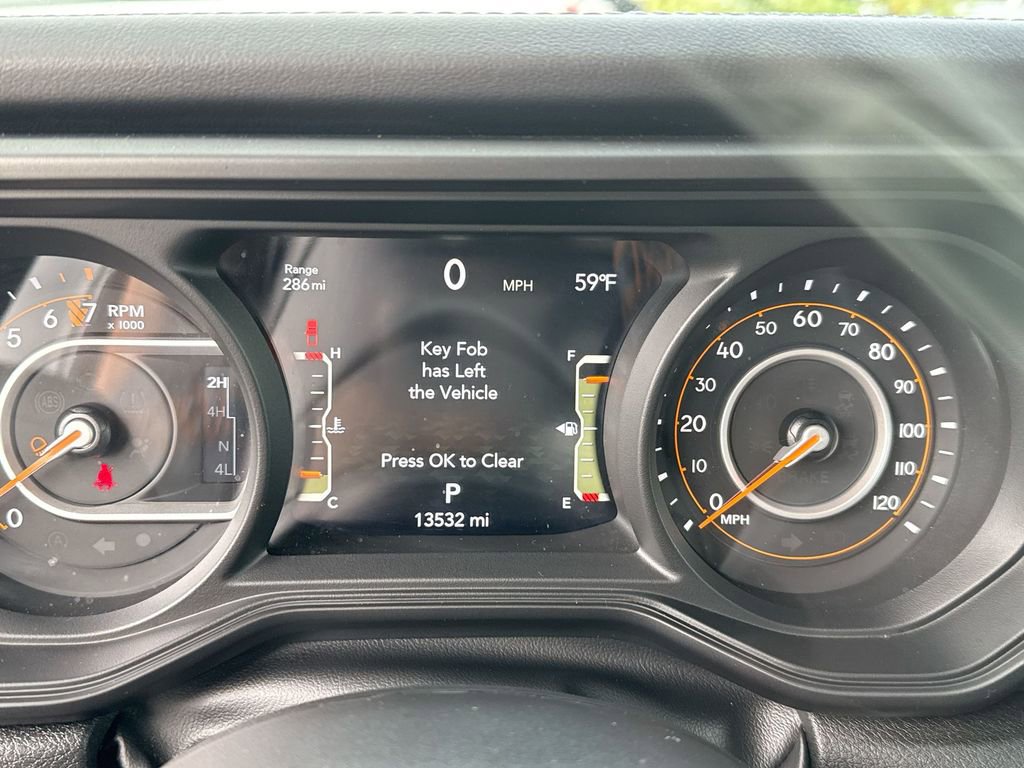 Used 2024 Jeep Gladiator Mojave w/ Technology Group image 15