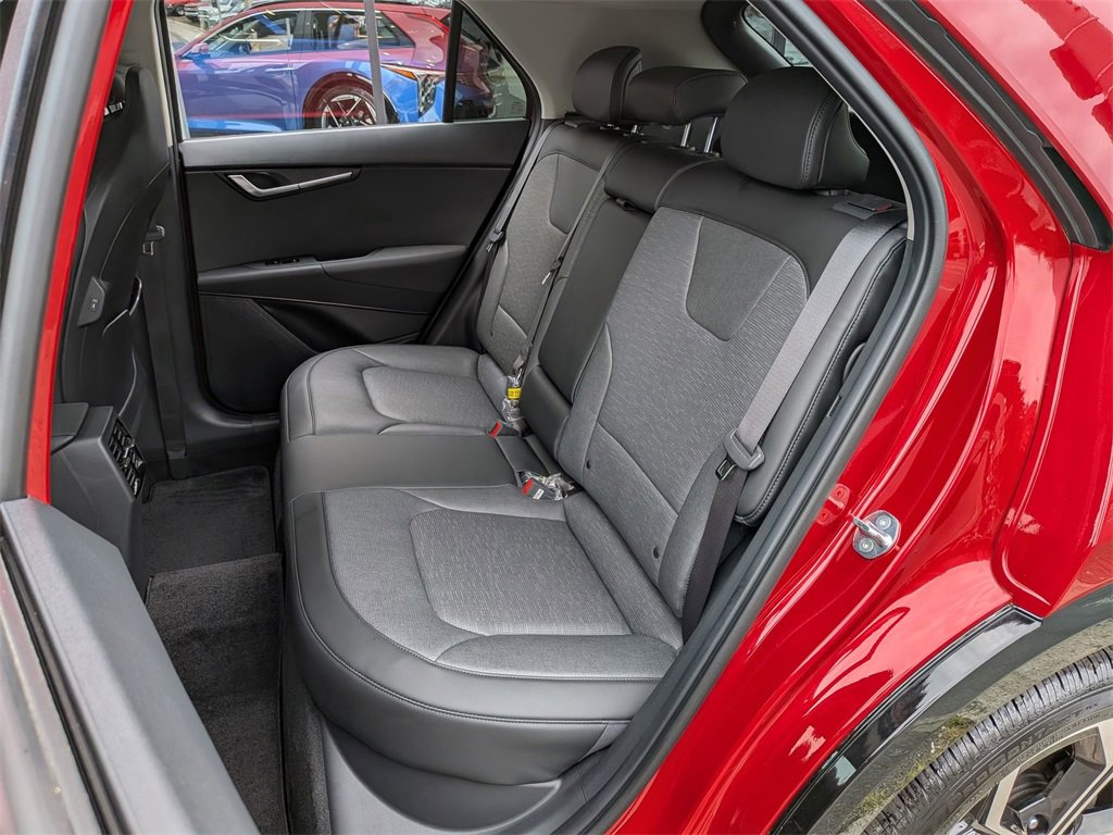 Used 2024 Kia Niro SX Touring image 25
