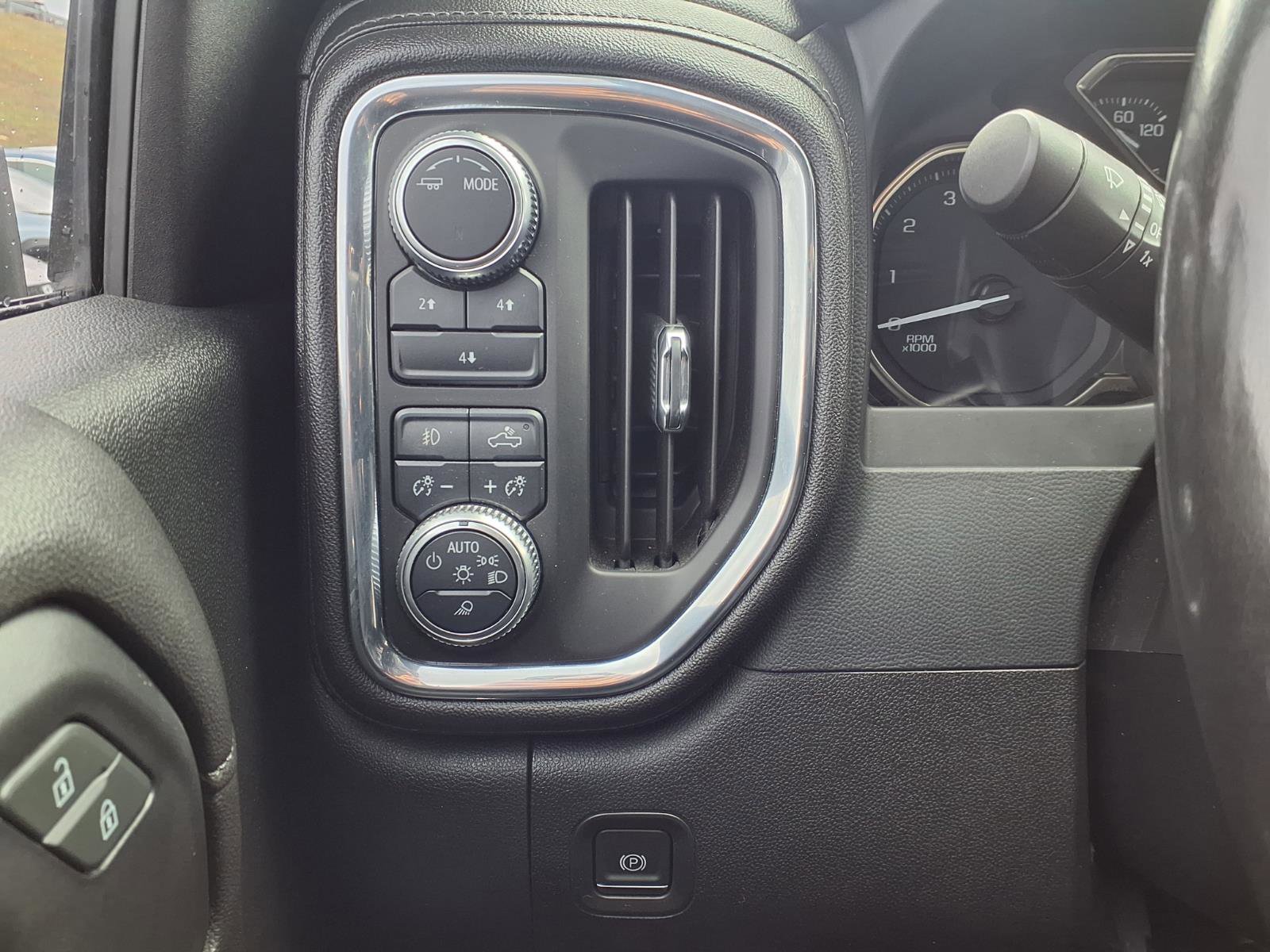 Used 2020 GMC Sierra 2500 SLE w/ SLE Value Package; image 18