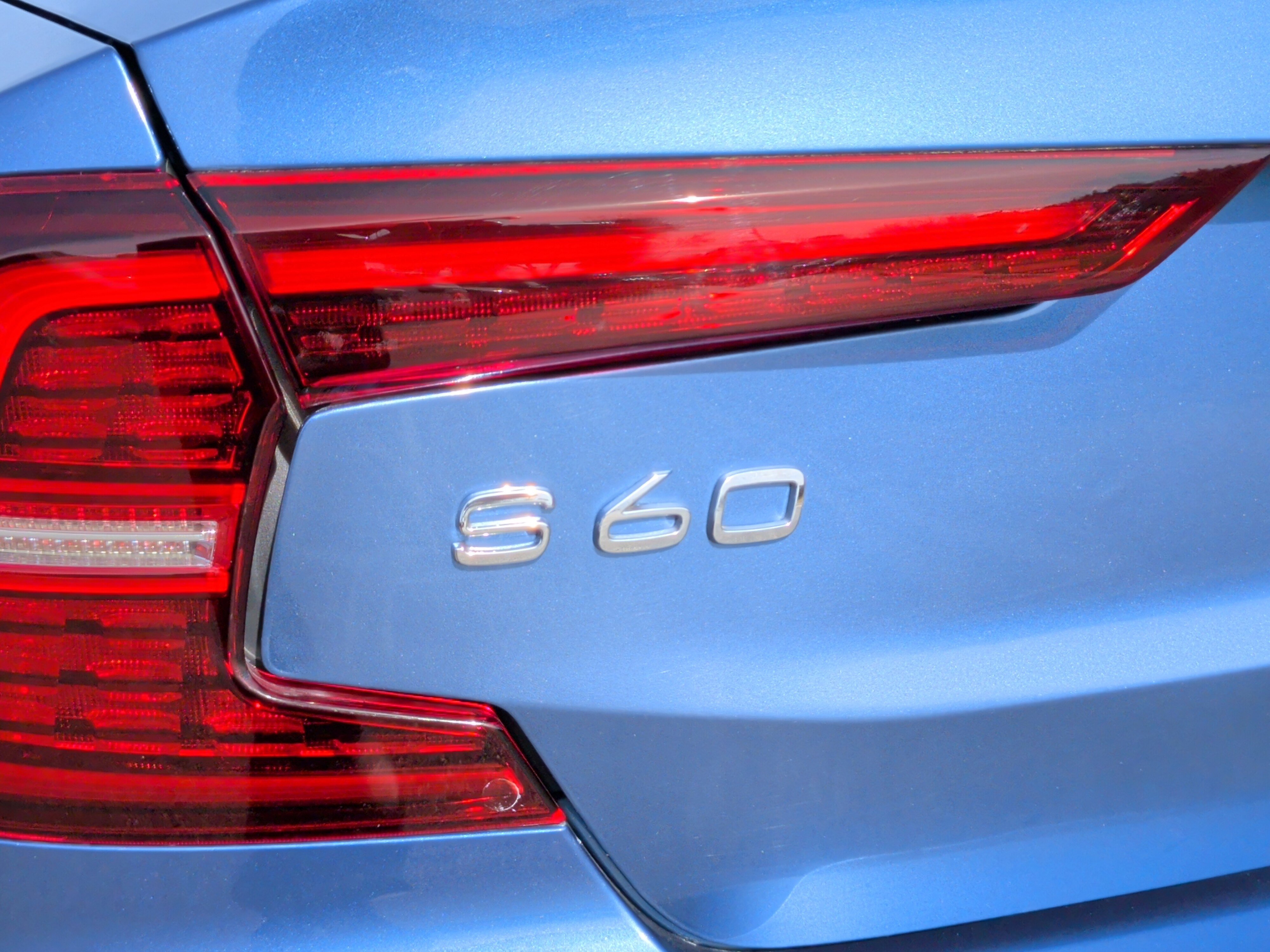 Used 2021 Volvo S60 T5 R-Design image 11