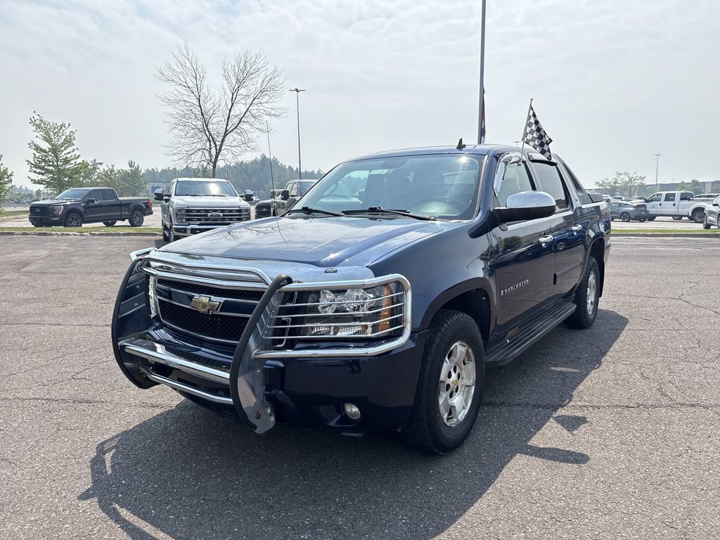 Used 2009 Chevrolet Avalanche LT w/ Convenience Package #1 AWD/4WD image 2