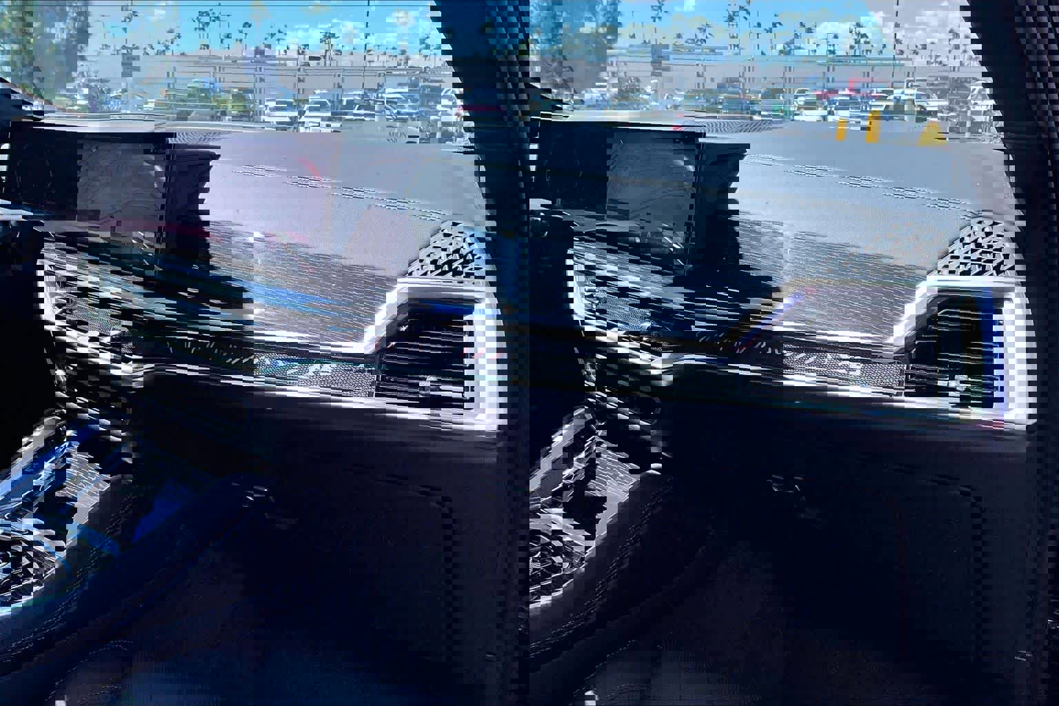 Used 2024 BMW X6 xDrive40i w/ Executive Package image 18