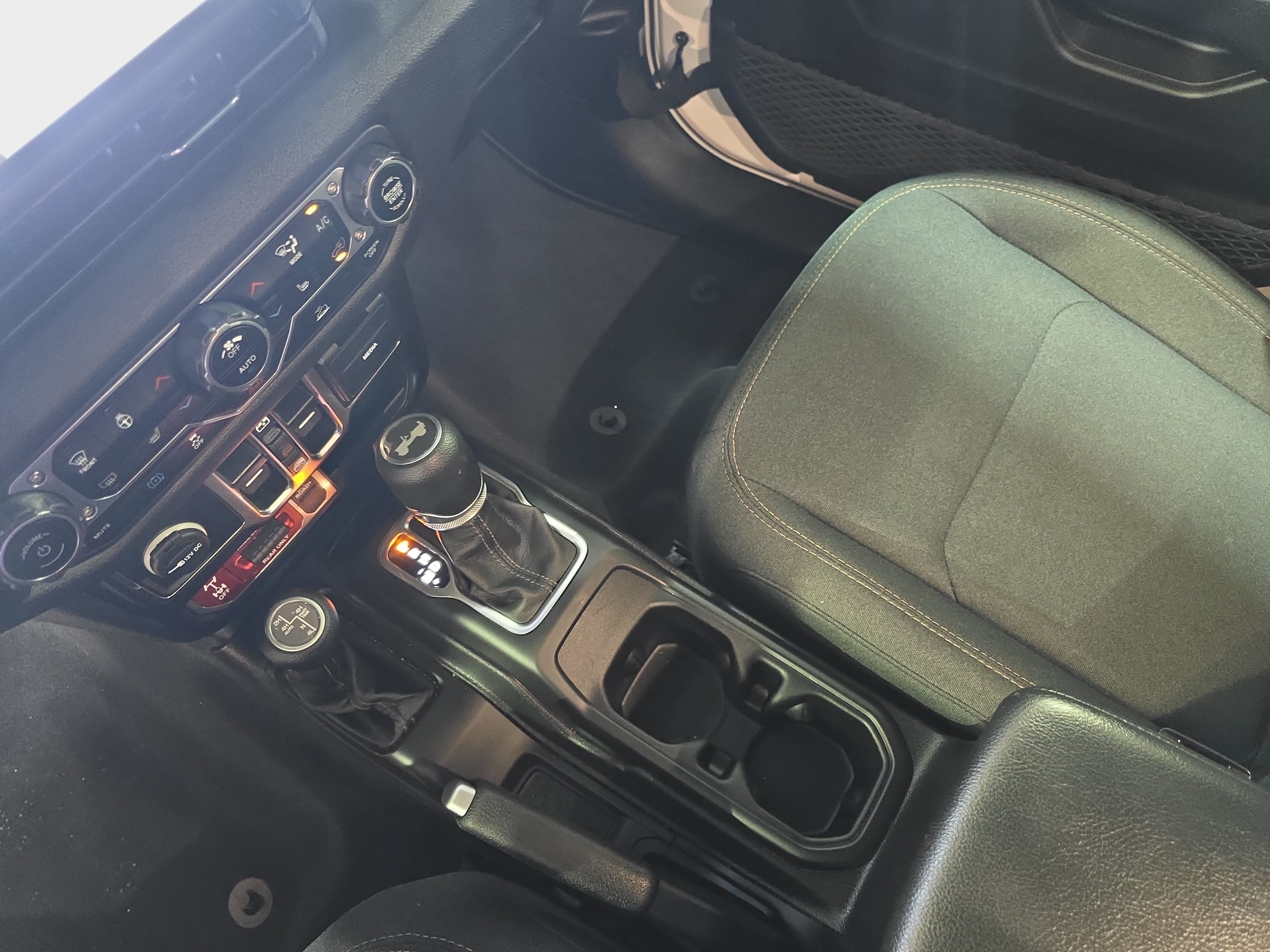 Used 2024 Jeep Wrangler Unlimited AWD/4WD image 22