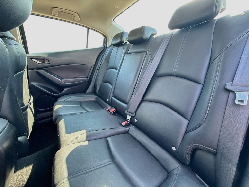 Used 2018 MAZDA MAZDA3 Touring FWD image 29