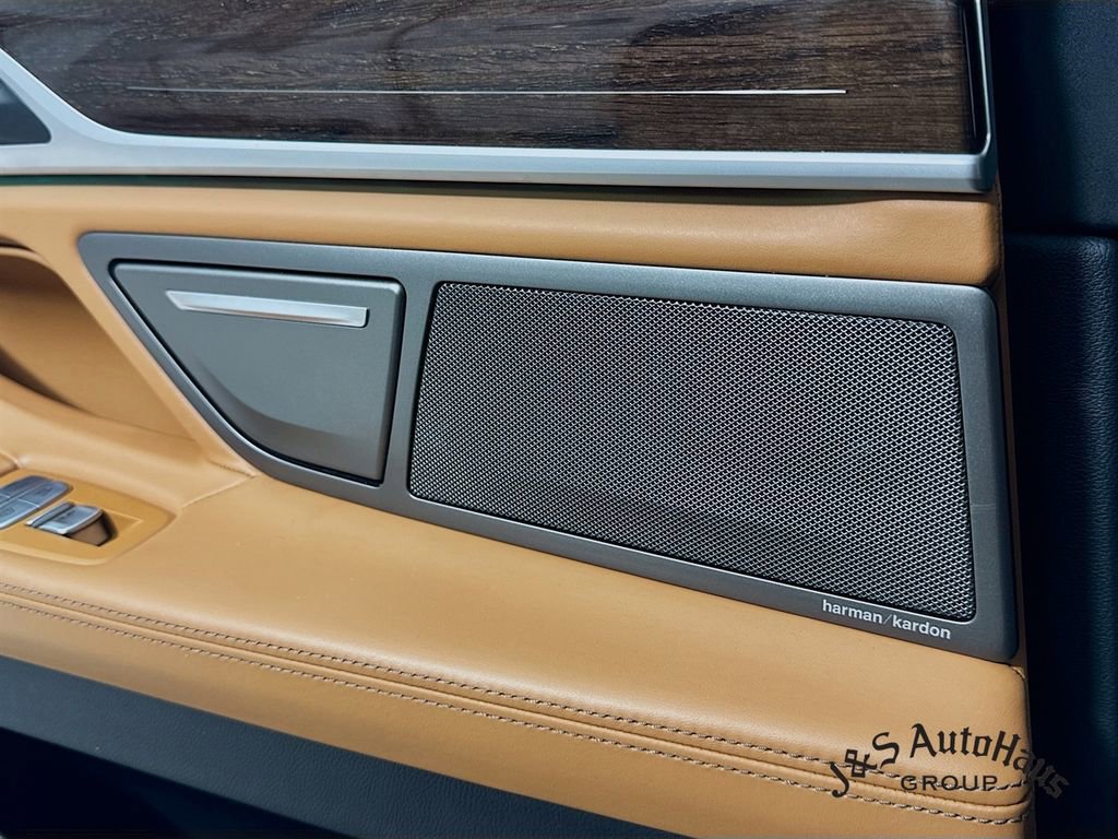 Used 2021 BMW 740i xDrive w/ M Sport Package image 32