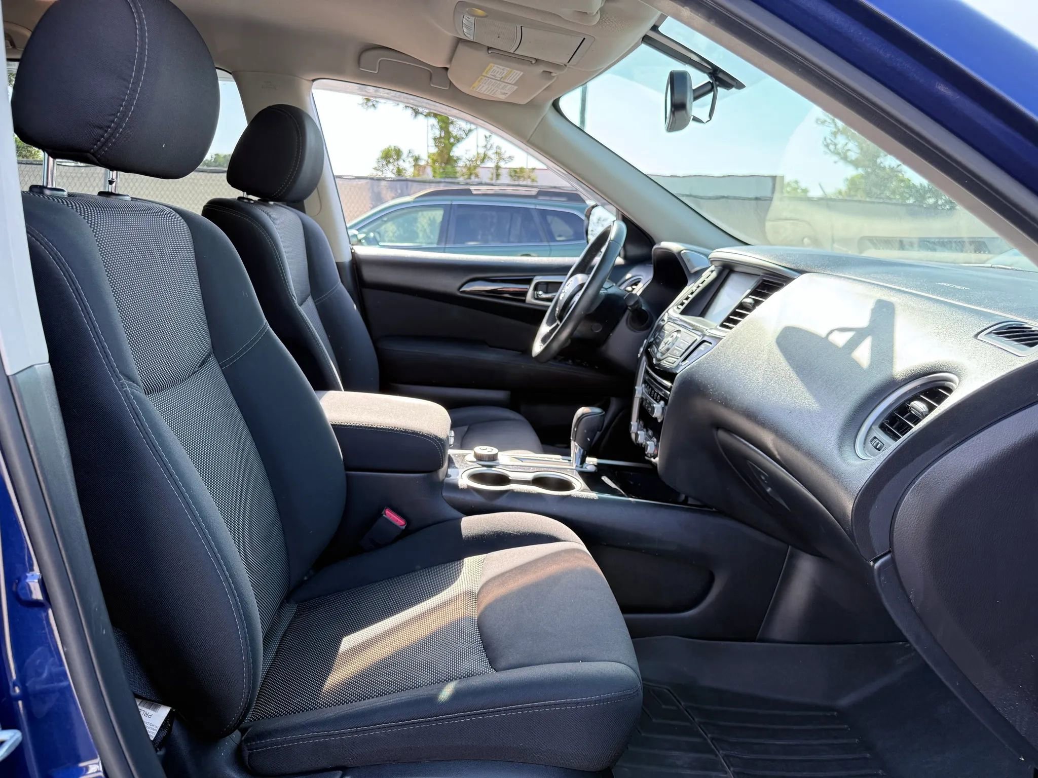 Used 2017 Nissan Pathfinder SV image 17