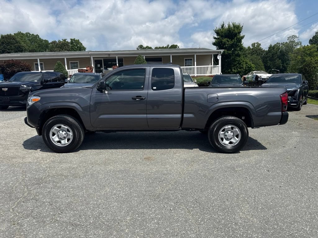 Used 2022 Toyota Tacoma SR RWD image 2