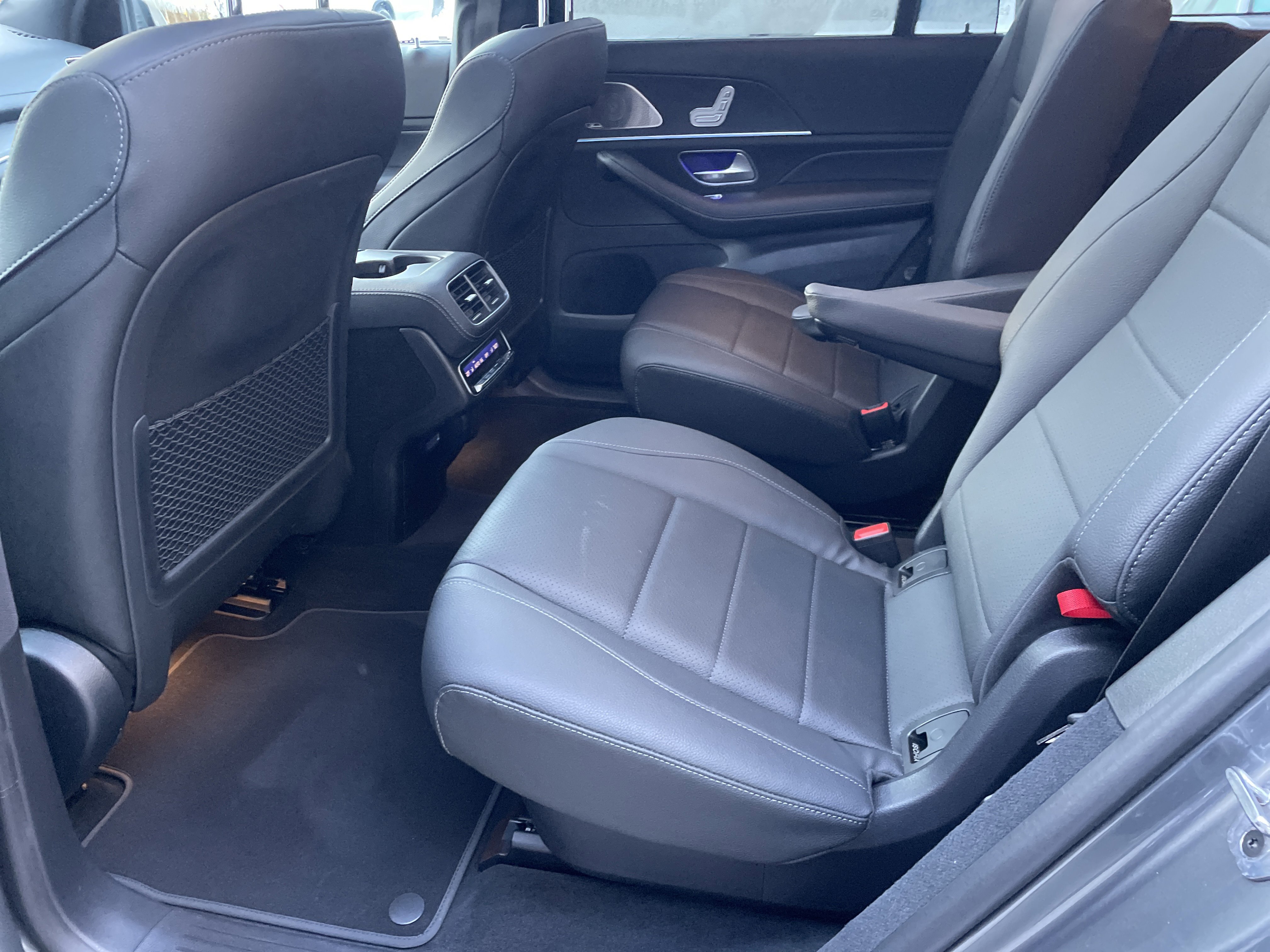 Used 2025 Mercedes-Benz GLS 450 4MATIC image 40