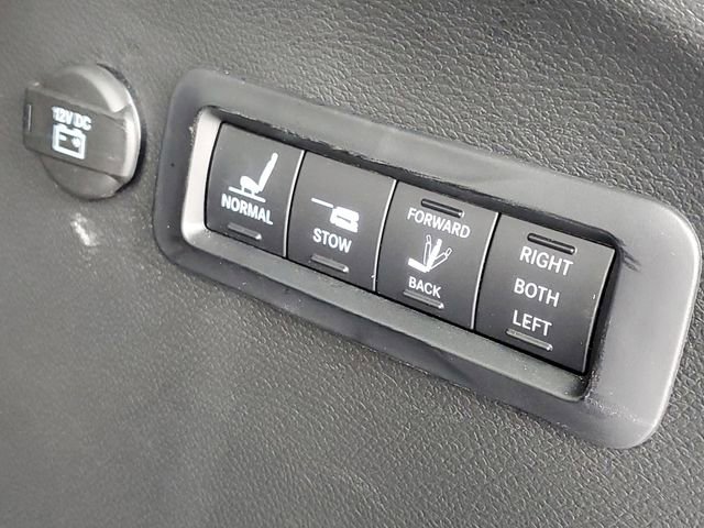 Used 2026 Chrysler Pacifica Pinnacle FWD image 43