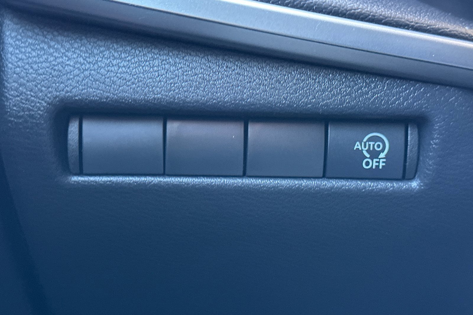 Used 2025 Nissan Kicks S image 38