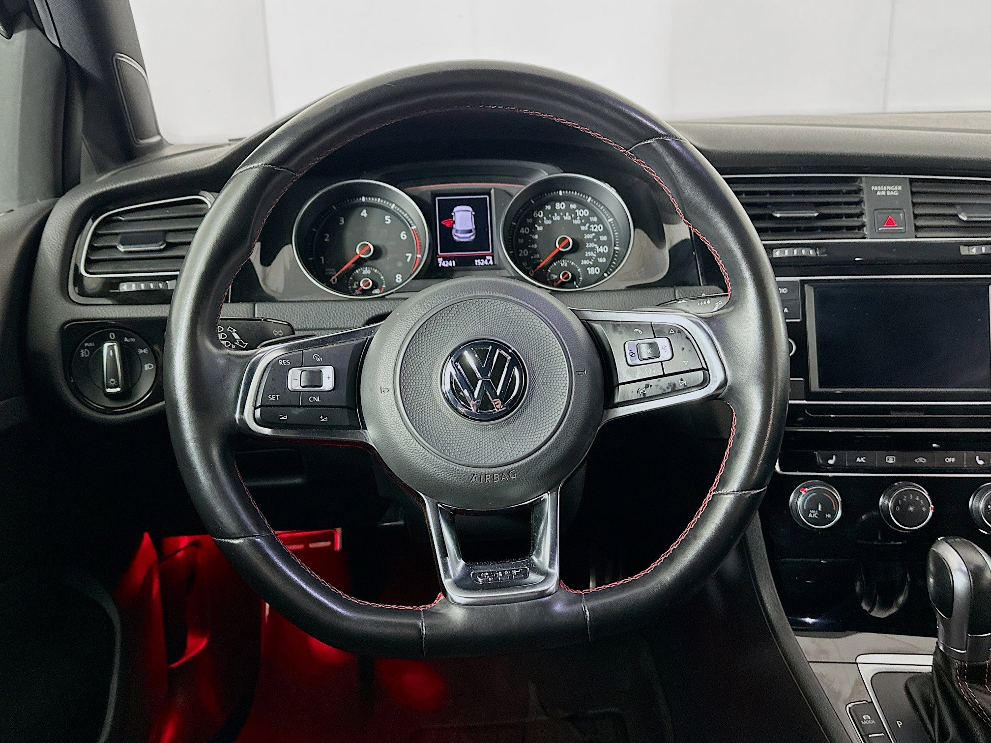 Used 2018 Volkswagen Golf S image 17