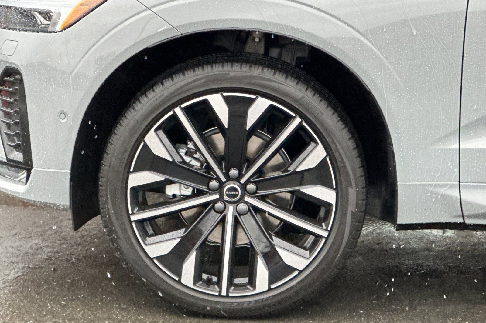 New 2026 Volvo XC60 B5 Ultra w/ Protection Package Premier image 11