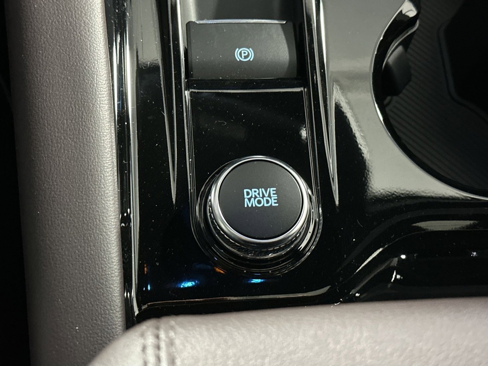 New 2026 Ford Explorer Platinum w/ LUX Leather Package image 29