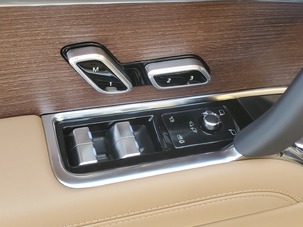 New 2027 Land Rover Range Rover Long Wheelbase SE AWD/4WD image 8