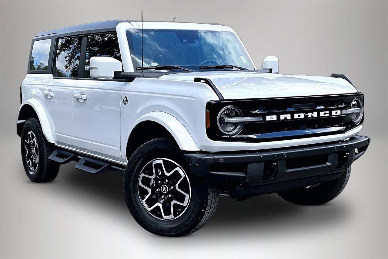 Used 2023 Ford Bronco Outer Banks image 2