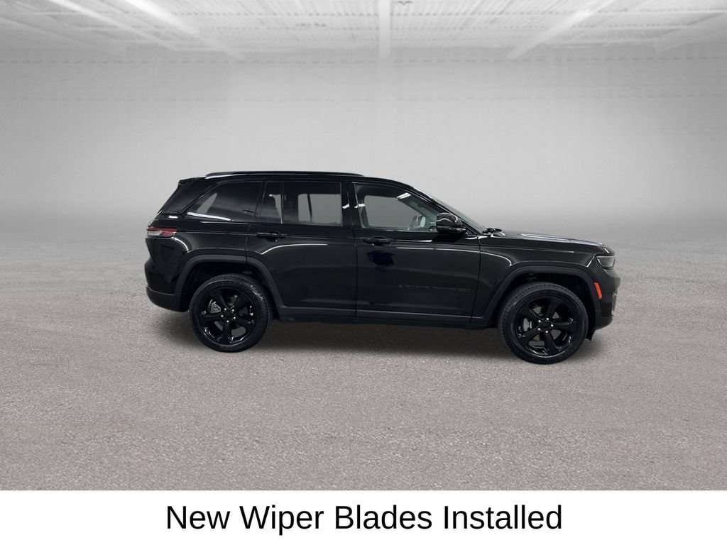 Used 2023 Jeep Grand Cherokee Altitude AWD/4WD image 16