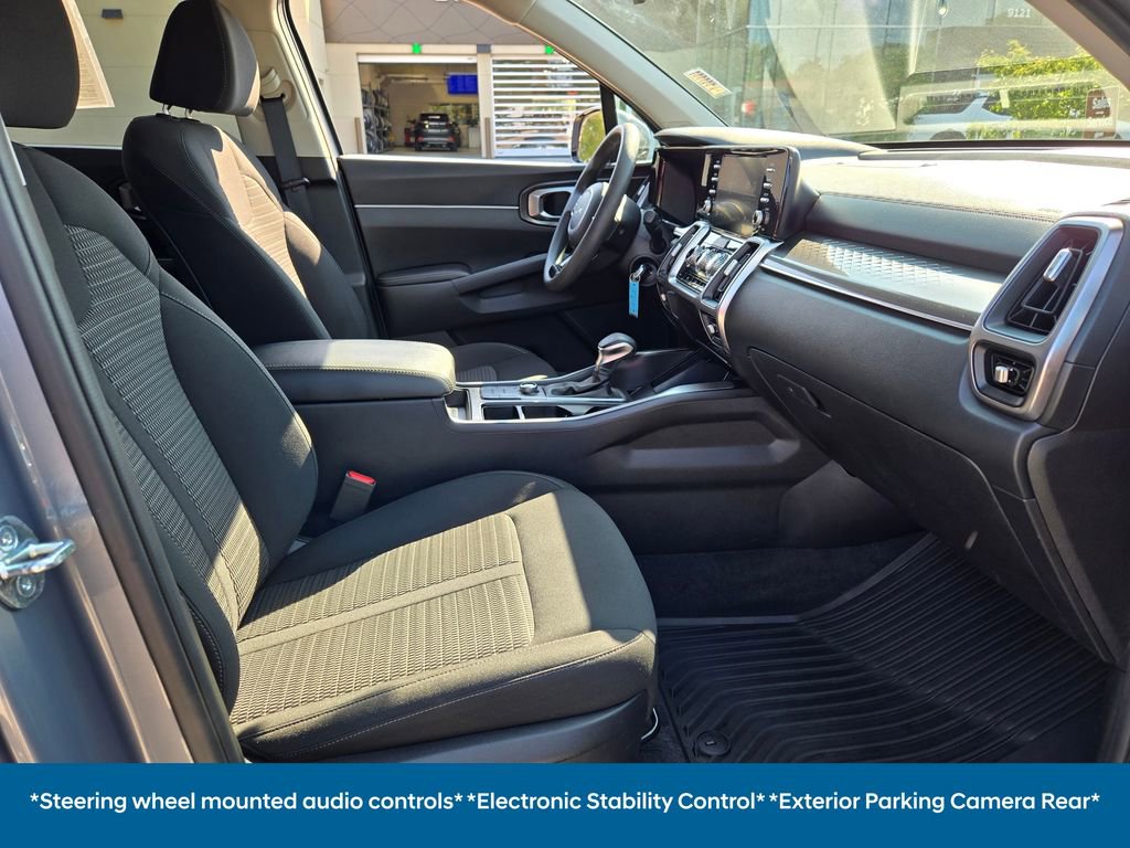 Used 2023 Kia Sorento LX image 8