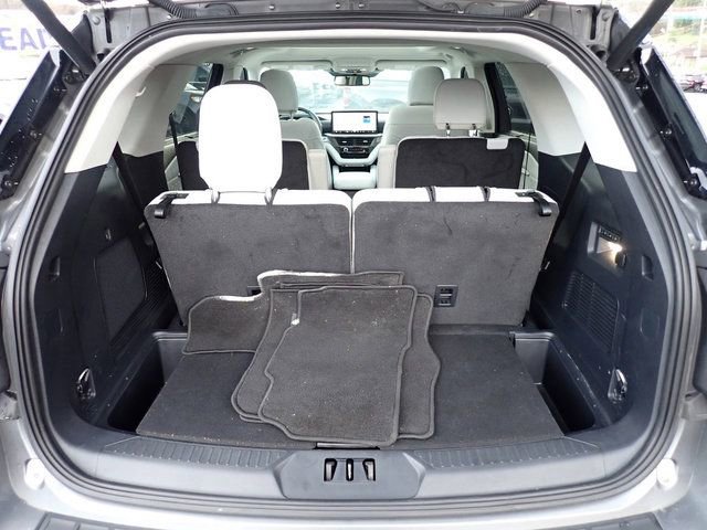Certified 2025 Ford Explorer Platinum w/ LUX Leather Package image 9