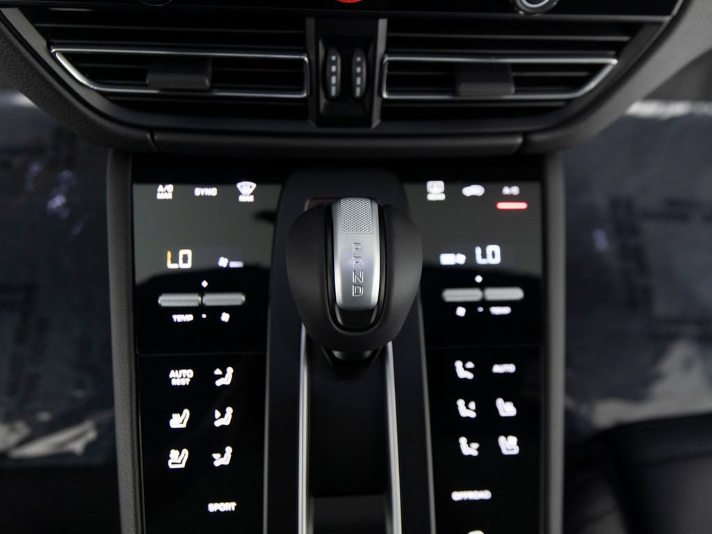 New 2026 Porsche Macan AWD/4WD image 32