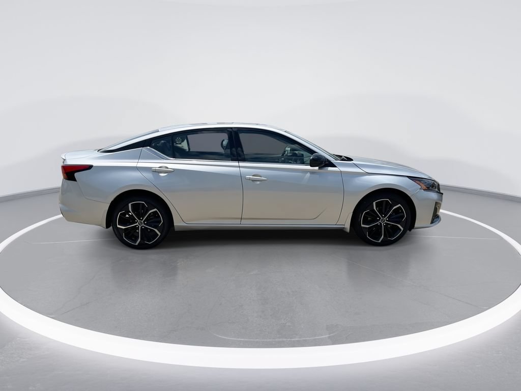 Certified 2023 Nissan Altima 2.5 SR w/ SR Premium Package AWD/4WD image 9