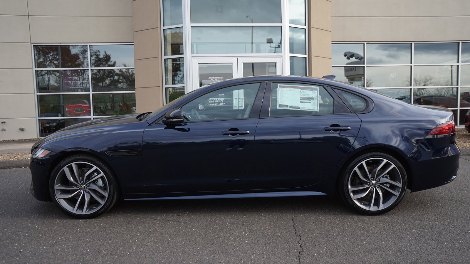 Used 2024 Jaguar XF R-Dynamic SE image 7