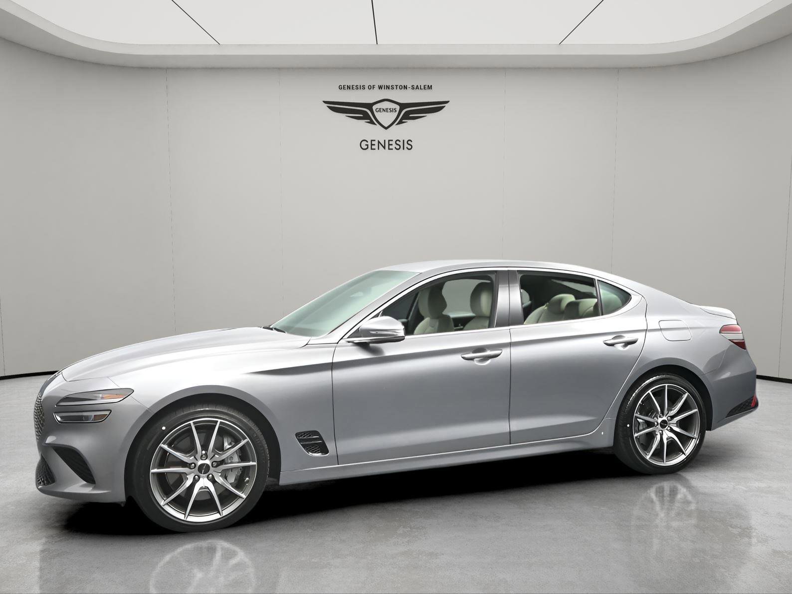Used 2026 Genesis G70 2.5T image 3