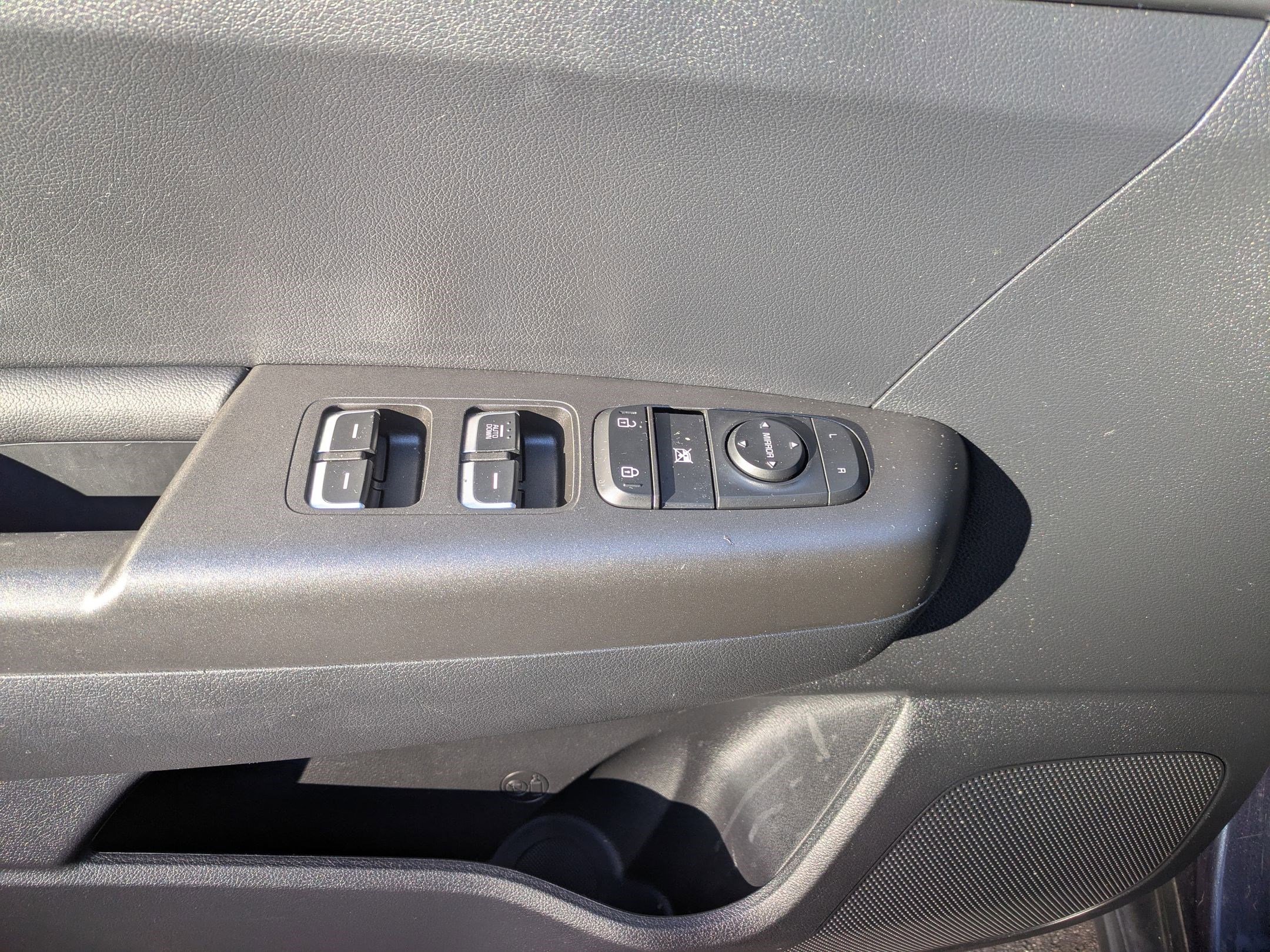 Used 2022 Kia Sportage LX image 18