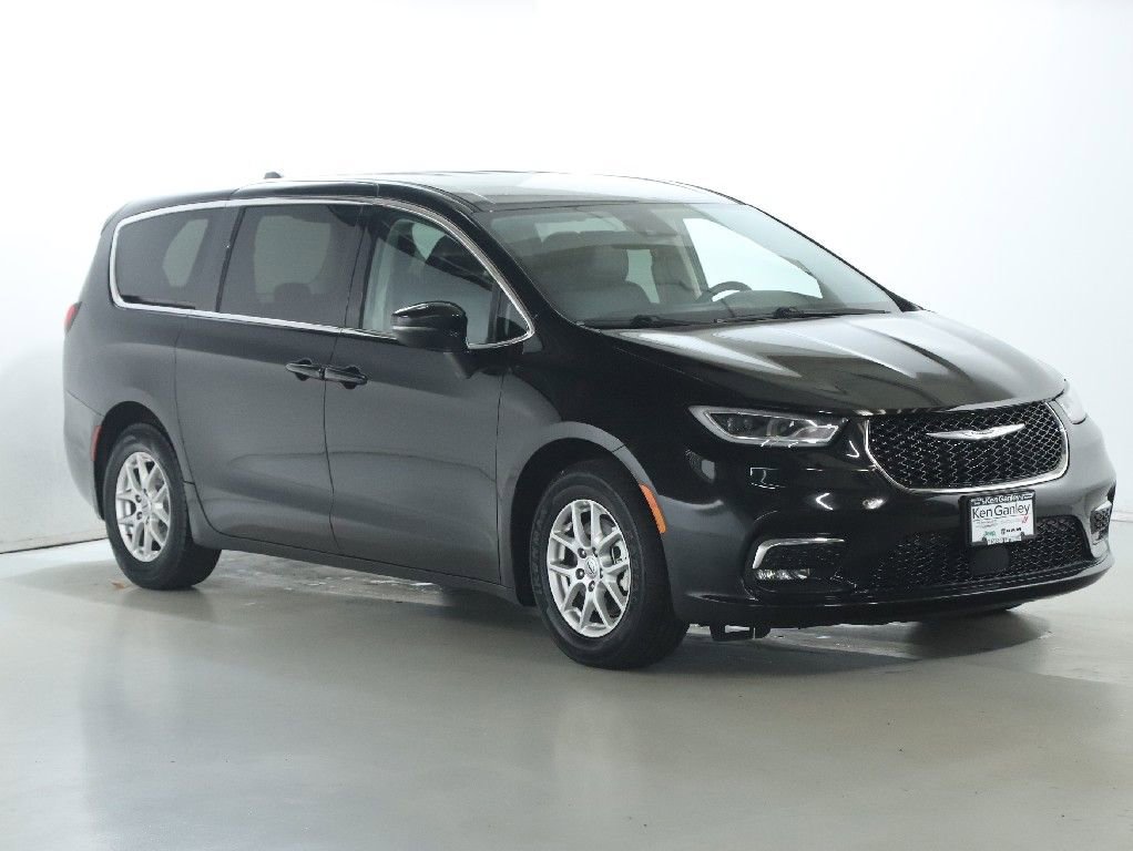 Used 2024 Chrysler Pacifica Touring-L FWD image 9