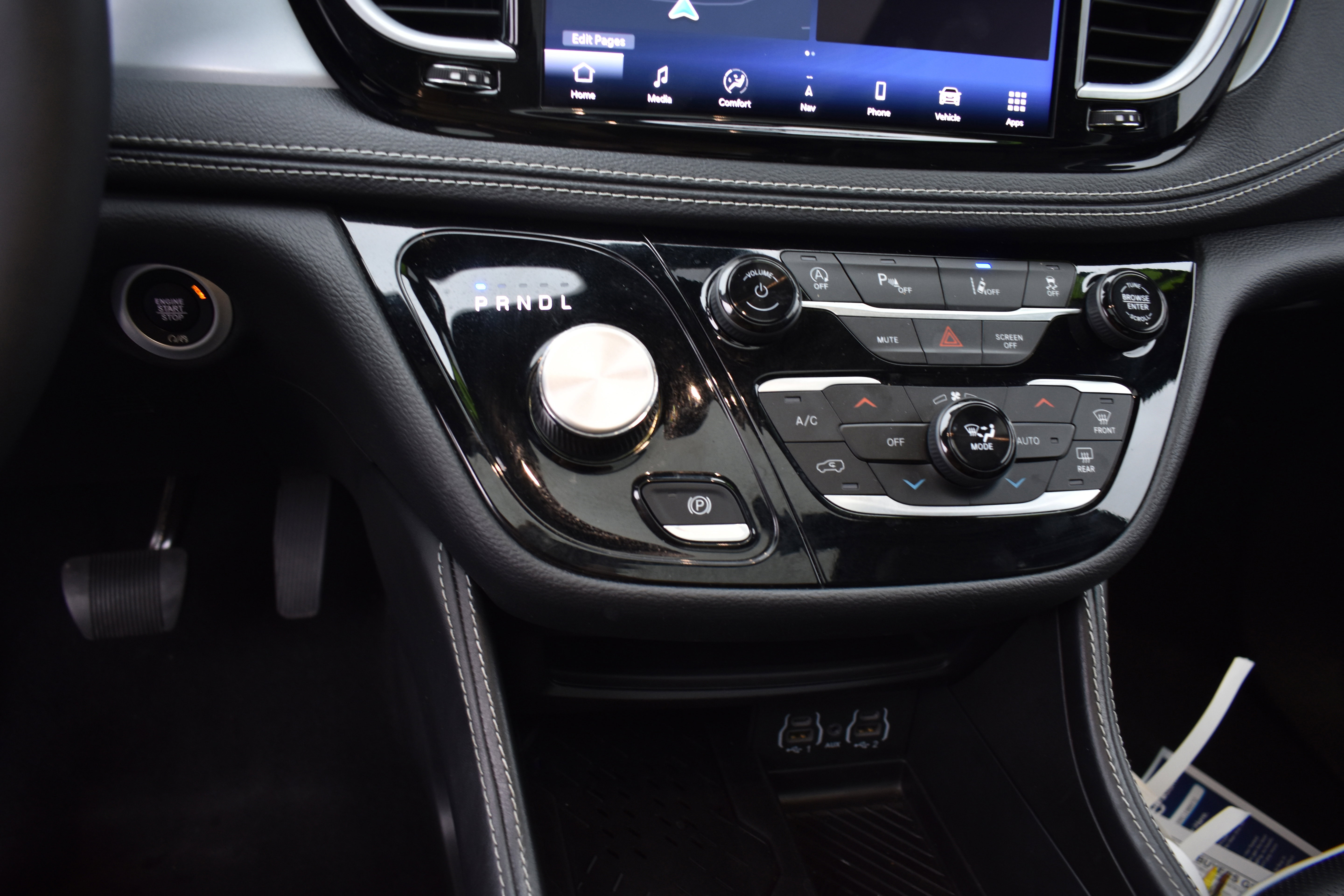 Used 2025 Chrysler Pacifica Limited image 21