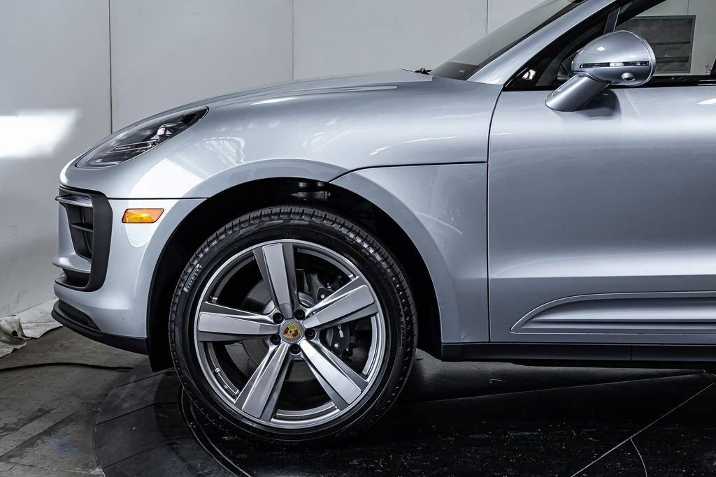 Certified 2025 Porsche Macan image 20