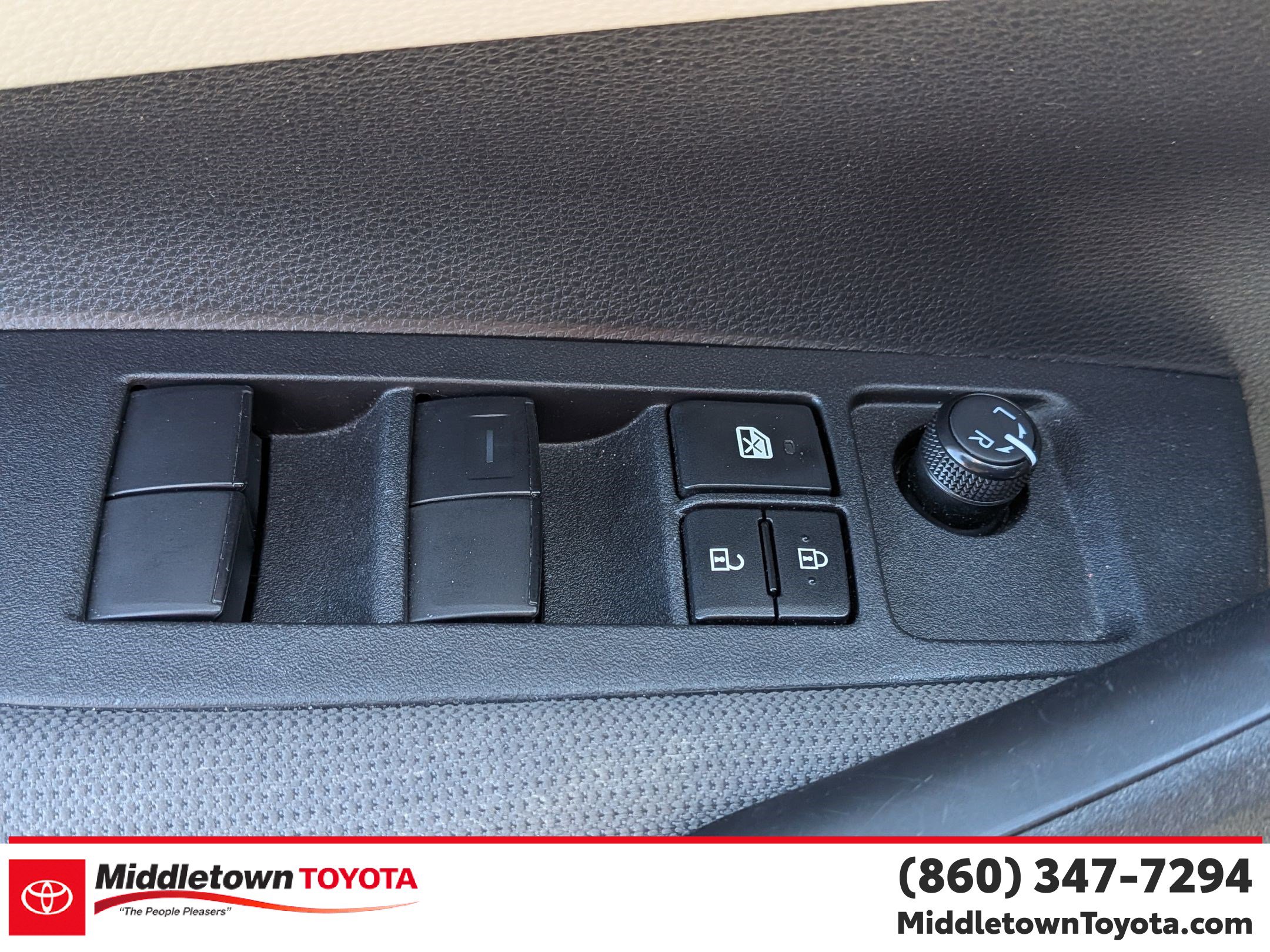 Used 2023 Toyota Corolla LE image 12