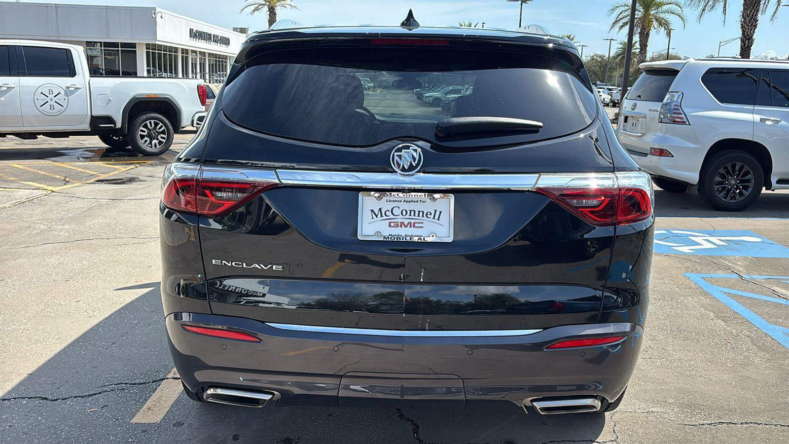 Certified 2023 Buick Enclave Essence FWD image 6