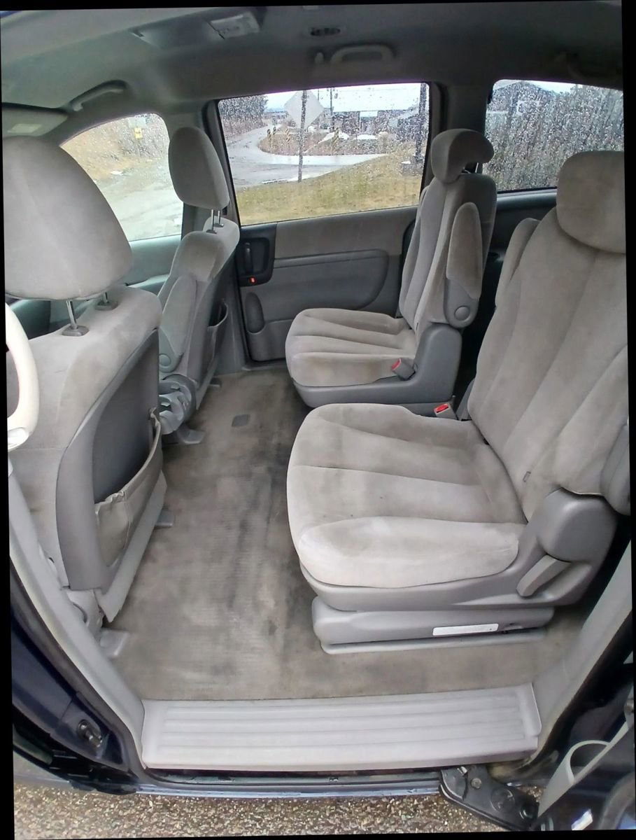 Used 2006 Kia Sedona LX image 9