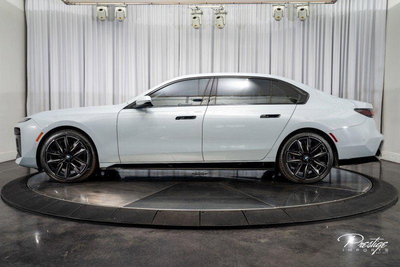 Used 2023 BMW 740i w/ Parking Assistance Package image 10