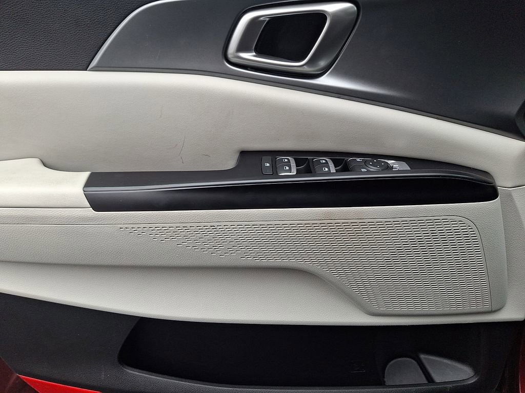 Used 2024 Kia Carnival LX image 16